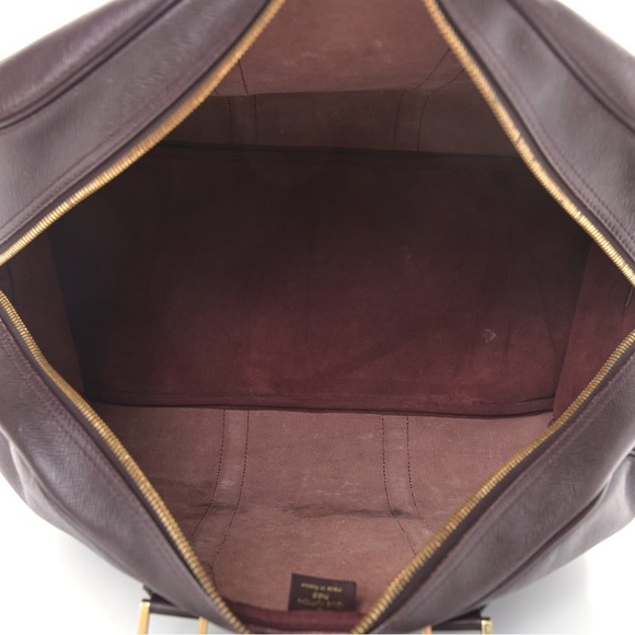 Authentic Louis Vuitton Taiga Kendall PM ACAJOU travel bag with strap - Picture 16 of 16